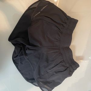 SIZE 4 HOTTY HOT SHORTS LULU LEMON